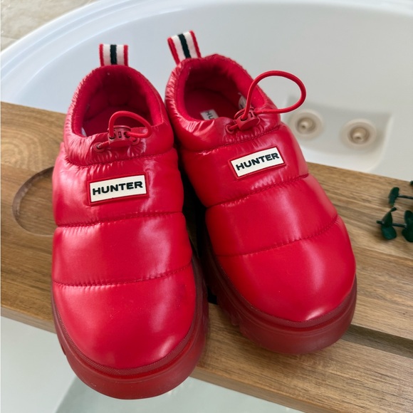 Hunter Madison  Slip On Water Resistant InsulatedLug Sole In Size 9 like new
